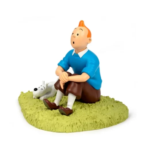 tintin assis dans l'herbe