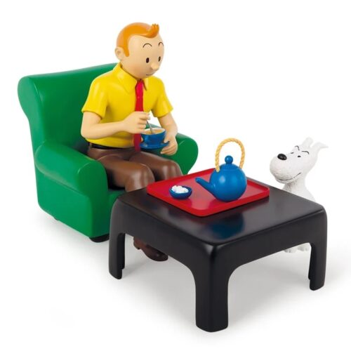 Tintin prenant le thé